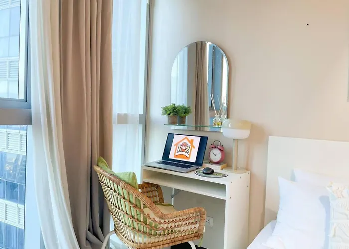 Luxurious Modern Bgc At Uptown #upt131h Holiday home