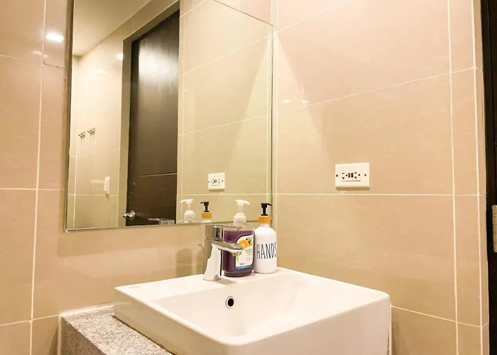 Luxurious Modern Bgc At Uptown #upt131h Holiday home *