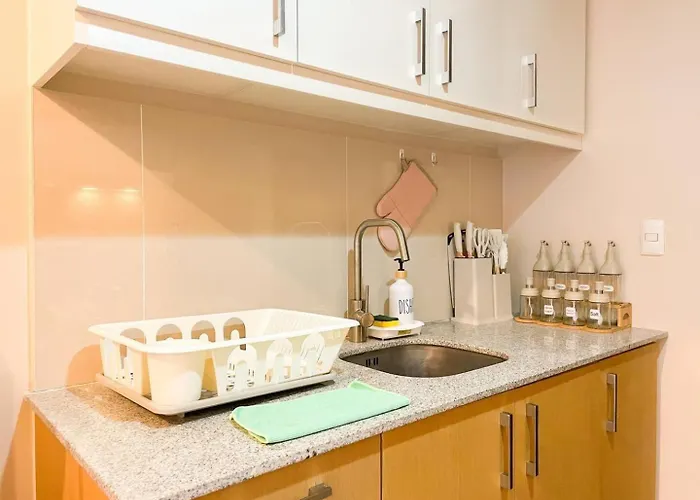 Luxurious Modern Bgc At Uptown #upt131h Holiday home Manila