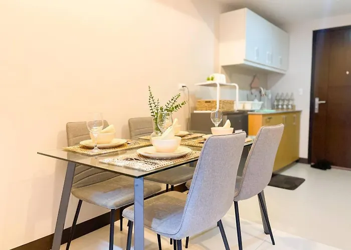 Luxurious Modern Bgc At Uptown #upt131h Manila