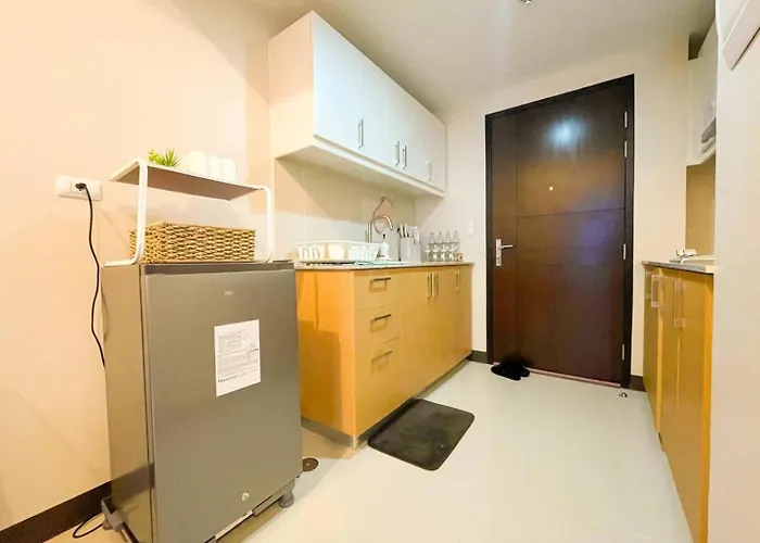 Luxurious Modern Bgc At Uptown #upt131h Holiday home