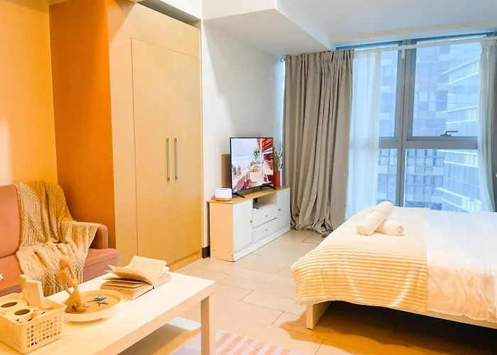 Luxurious Modern Bgc At Uptown #upt131h Holiday home