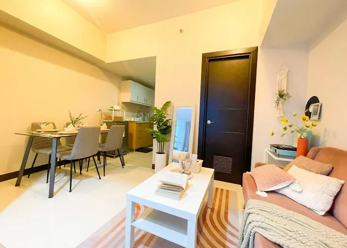 Luxurious Modern Bgc At Uptown #upt131h * Manila