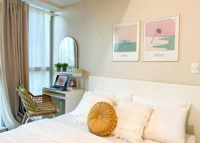 Luxurious Modern Bgc At Uptown #upt131h * Manila